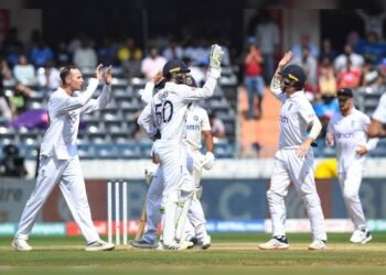 Hartley takes 7 as England defeat India by 28 runs in Hyderabad Test