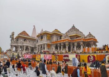 Former PM Deve Gowda, Big B, Yogi and others arrive at Ayodhya