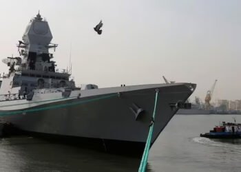 Navy Commandos get on hijacked Cargo ship to rescue stranded Indians