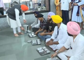 Watch: PM Modi wears turban; serves langar at Sri Patna Sahib Gurdwara