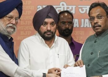 Arvinder Lovely Joins BJP