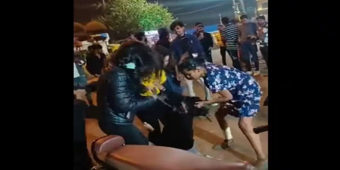 Chaos in Virar; Drunk Girls Attack Police Outside Restaurant-Bar; Video goes viral: Power Corridors
