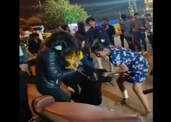 Chaos in Virar; Drunk Girls Attack Police Outside Restaurant-Bar; Video goes viral: Power Corridors
