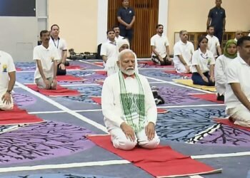 PM Modi leads celebrations of 10th Yoga Day; performs asanas in Srinagar