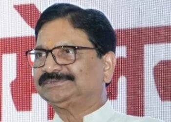 Case filed against MP Ravindra Waikar’s brother-in-law for using phone to unlock EVM