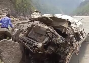 Vehicle with 23 passengers on board falls into gorge in Uttarakhand; 8 feared dead