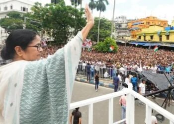 Will provide shelter to them “if they come knocking on our doors”: Mamata on Bangladesh protests