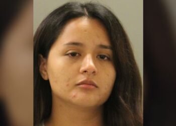 School teacher in US detained for sending sexually explicit photos to student