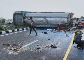 Horrific road accident on Agra-Lucknow Expressway claims 18 lives