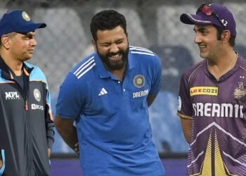 New head coach Gautam Gambhir congratulates Rahul Dravid for his contribution to the team