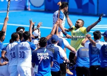 Hockey stalwart PR Sreejesh gets ’emotional’ farewell post medal win