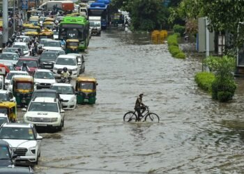 Heavy rainfall lashes parts of India; 32 people die in 7 states