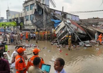 Five die, many feared trapped after building collapses in Lucknow