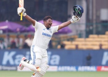 Sarfaraz Khan announces his arrival with scintillating hundred at Bengaluru