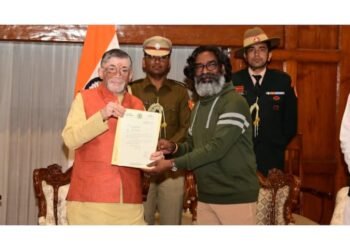 Hemant Soren tenders resignation; stakes claim to form Govt