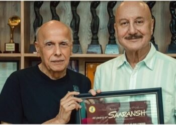 Legendary Anupam Kher gets ‘teary eyed’ after receiving this gift…..