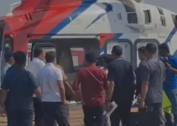 Election Commission officials inspect Rahul Gandhi’s bag in Amravati