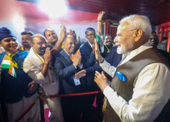 This is how Indian diaspora in Nigeria greeted PM Modi on his arrival