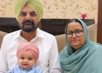 Siddhu Moosewala’s parents finally reveal son’s pics