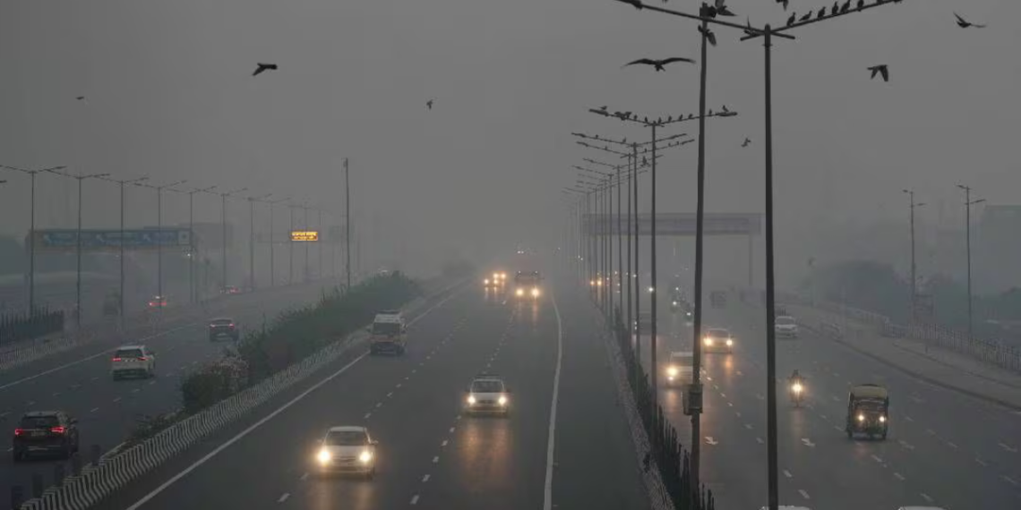 Smog engulfs Delhi-NCR, plunging visibility