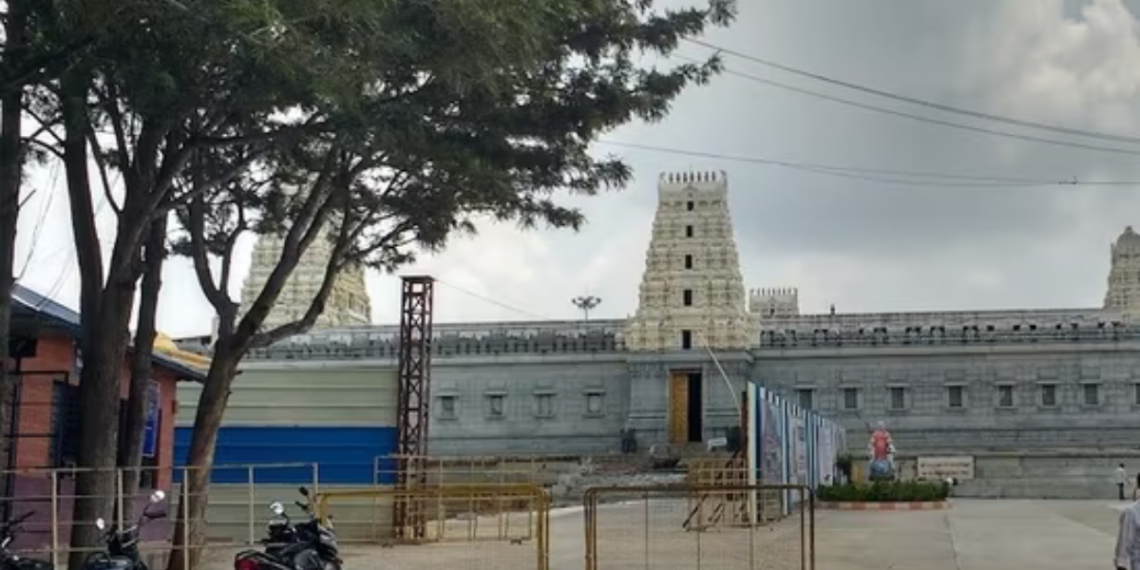 tension erupts in karnataka village as dalits enter historic temple