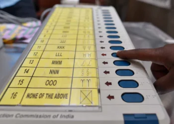 Maharashtra:  Conflicting opinion polls keep suspense alive