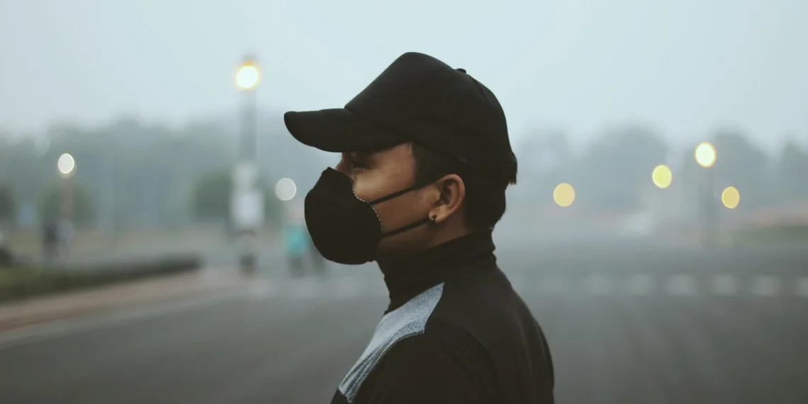 Face masks return as Delhi chokes on toxic air