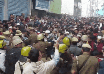 Violent clashes leave 3 dead over mosque survey in Sambhal