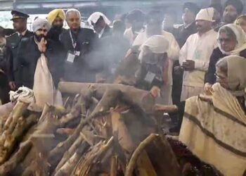 Manmohan Singh laid to rest amid Congress, BJP clash over memorial site