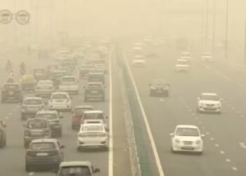 Experts caution of no immediate relief as Delhi AQI levels turn ‘severe’