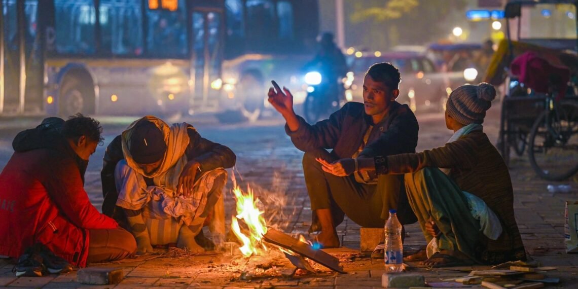 Delhi braces for cold wave; Temperature to hit 3 degree Celsius