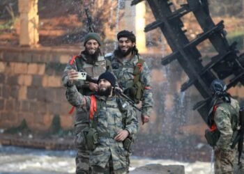 Syria unrest: Rebels capture 4th city; head towards Damascus