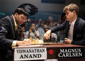 Carlsen returns to world events, slams Anand