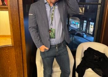 Carlsen Disqualified from World Blitz Chess Championship Over Dress Code Breach”