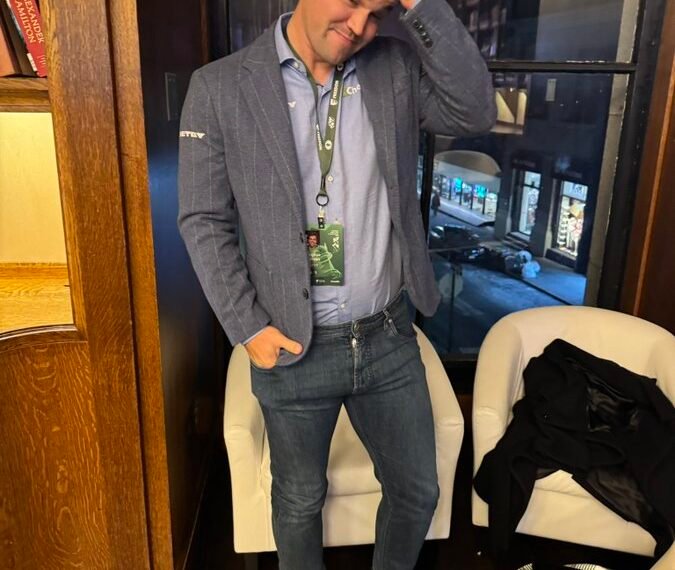 Carlsen Disqualified from World Blitz Chess Championship Over Dress Code Breach”