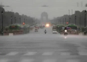 Delhi Faces Bitter Cold and Hazardous Air Quality