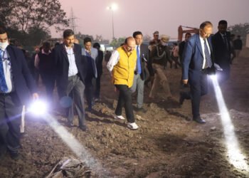 Delhi LG Visits Okhla Landfill, Orders Faster Clearance of 30 Lakh MT Garbage