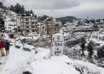White Christmas in Shimla, Dense Fog in Delhi