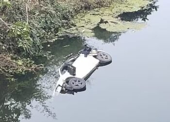 Madhya Pradesh: Driver using Snapchat plunges vehicle into river; Two dead