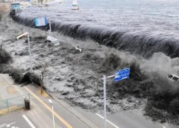 Japan issues Tsunami warning after 6.8-magnitude Earthquake