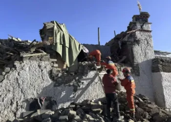7.1 Magnitude Earthquake Hit Tibet , over 60 Dead