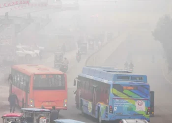 Amid Zero visibility, fog disrupts flights, trains in Delhi