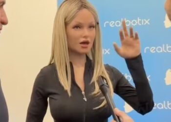  ‘ARIA’ wants to meet you: The AI Robo Girlfriend in the market with human features – priced not too high