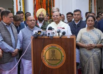 Delhi Govt lost Rs 2,000 due to Liquor Policy: CAG report