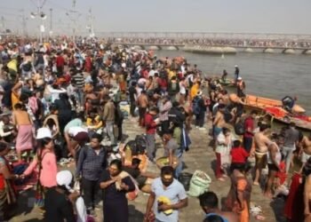 Mahakumbh 2025: Devotees take holy dip as Maghi Purnima snan begins