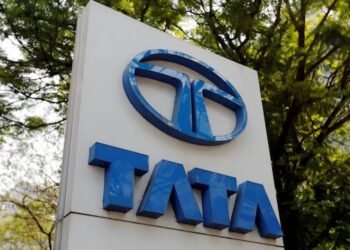 Tata Motor shares decline by 44% at 52-Week low. What’s next?