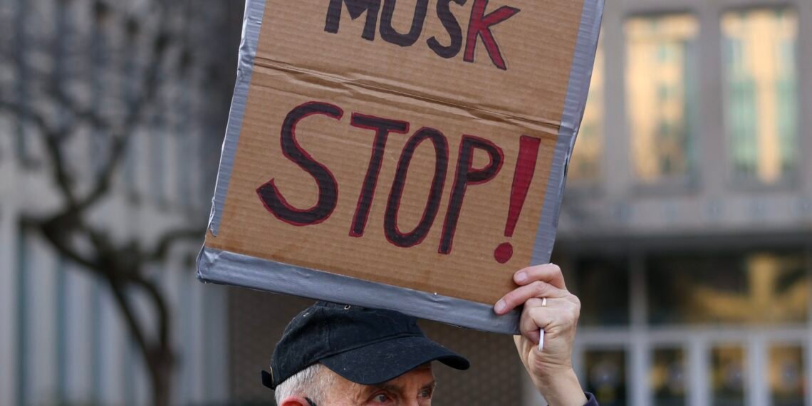 US States Fight Back: Lawsuit Challenges Musk’s Leadership