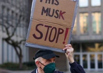 US States Fight Back: Lawsuit Challenges Musk’s Leadership
