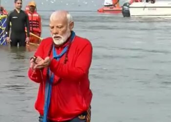 PM Modi takes lands in Prayagraj; takes bath in Triveni