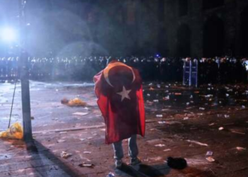 Chaos in Turkey: Protests Erupt Over Mayor’s Arrest, Police Crack Down!